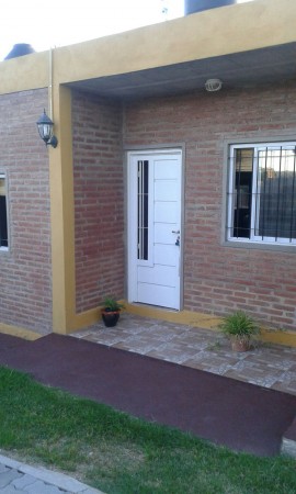 Complejo de cabañas y piscina en Santa Cruz del Lago