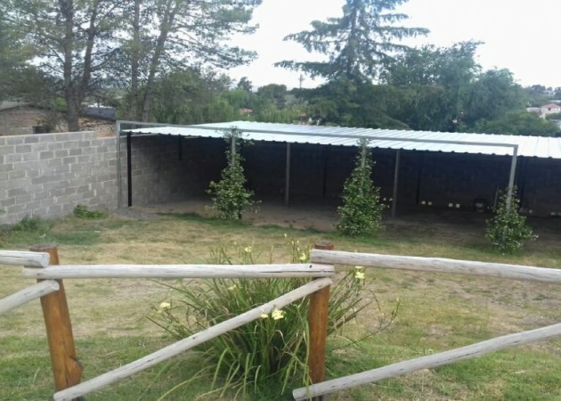 Complejo de cabañas y piscina en Santa Cruz del Lago