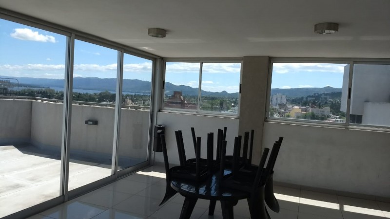 Departamento con balcon. Edificio Torre Manhattan