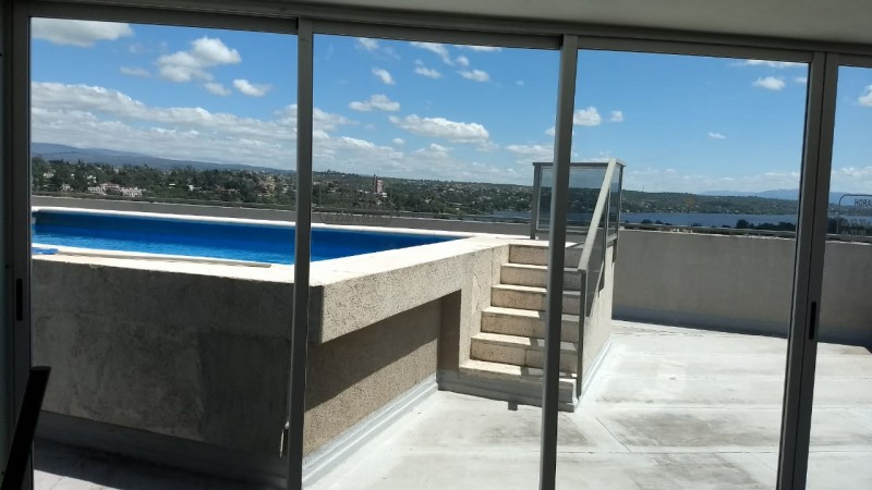 Departamento con balcon. Edificio Torre Manhattan