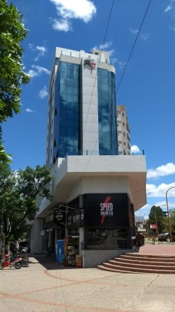 Departamento con balcon. Edificio Torre Manhattan