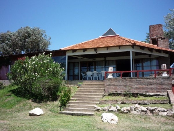Hermosa casa con dos departamentos ubicada en Villa del Lago, increible vista