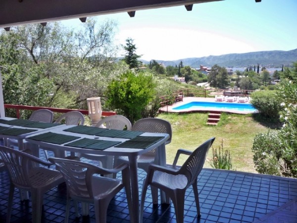 Hermosa casa con dos departamentos ubicada en Villa del Lago, increible vista