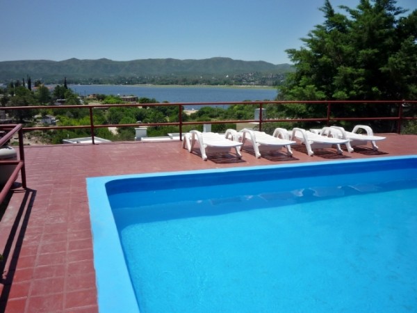 Hermosa casa con dos departamentos ubicada en Villa del Lago, increible vista