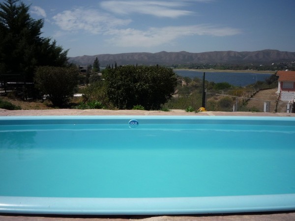 IDEAL INVERSIÓN: Complejo de cabañas de 2 dormitorios cada una, en zona exclusiva de Villa del Lago