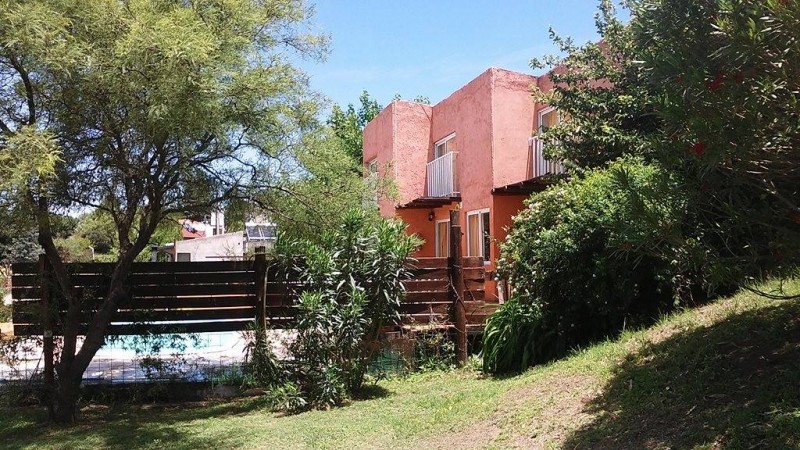IDEAL INVERSIÓN: Complejo de cabañas de 2 dormitorios cada una, en zona exclusiva de Villa del Lago