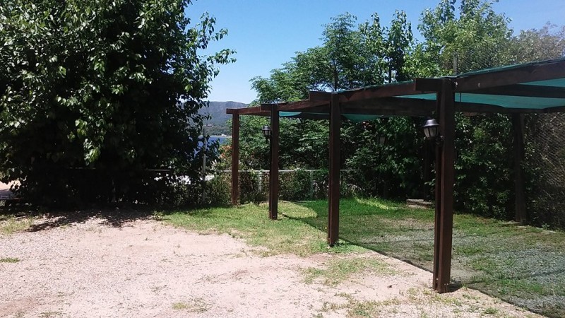 IDEAL INVERSIÓN: Complejo de cabañas de 2 dormitorios cada una, en zona exclusiva de Villa del Lago