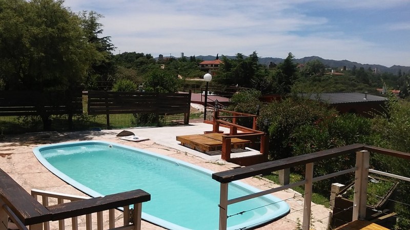 IDEAL INVERSIÓN: Complejo de cabañas de 2 dormitorios cada una, en zona exclusiva de Villa del Lago