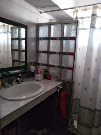 Hermoso PH de 2 dormitorios, ubicado en Barrio Santa Rita, a 150 mts de la costanera del lago