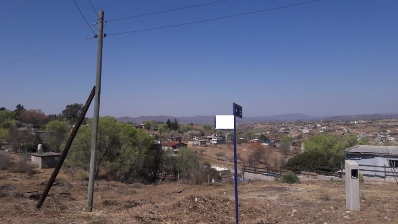 Lote esquina de 2000 mts en Santa Cruz del Lago. Excelente entorno