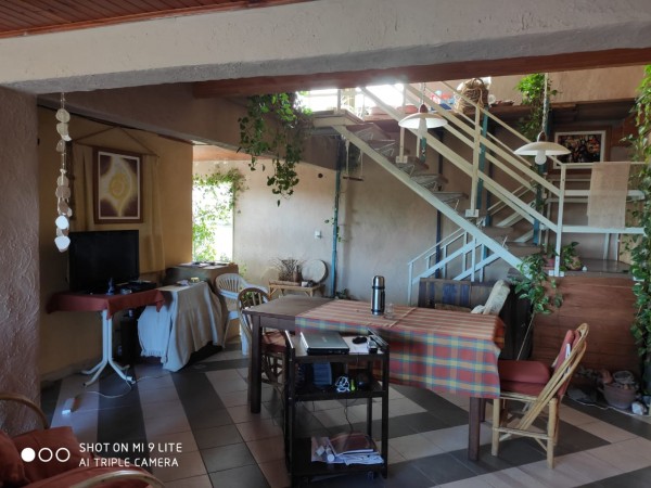 Villa Ciudad America - IMPERDIBLE COMPLEJO DE 6 DEPARTAMENTOS Y CASA PRINCIPAL CON PISCINA