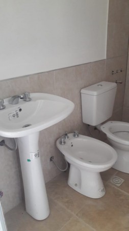 Villa Ciudad America - IMPERDIBLE COMPLEJO DE 6 DEPARTAMENTOS Y CASA PRINCIPAL CON PISCINA
