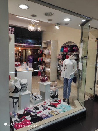 VENTA: DOS LOCALES COMERCIALES EN GALERIA SARMIENTO, EN PLENA PEATONAL DE CARLOS PAZ
