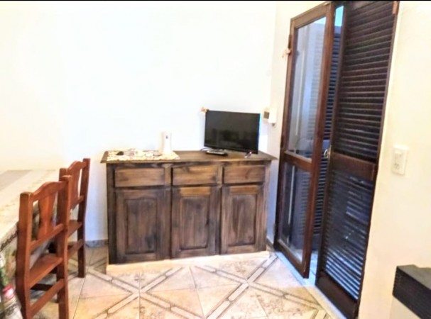 Hermoso PH de 2 dormitorios, ubicado en Barrio Santa Rita, a 150 mts de la costanera del lago