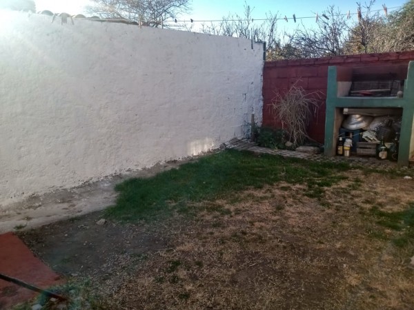 Hermoso PH de 2 dormitorios, ubicado en Barrio Santa Rita, a 150 mts de la costanera del lago
