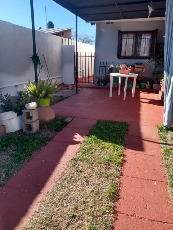 Hermoso PH de 2 dormitorios, ubicado en Barrio Santa Rita, a 150 mts de la costanera del lago