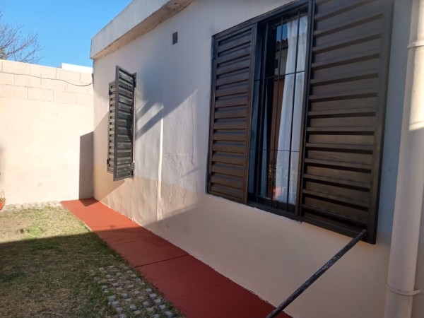 Hermoso PH de 2 dormitorios, ubicado en Barrio Santa Rita, a 150 mts de la costanera del lago