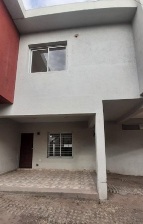 Departamento estilo duplex de 2 dormitorios. A una cuadra de Av. Carcano