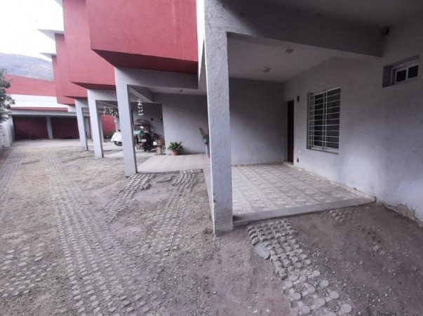 Departamento estilo duplex de 2 dormitorios. A una cuadra de Av. Carcano