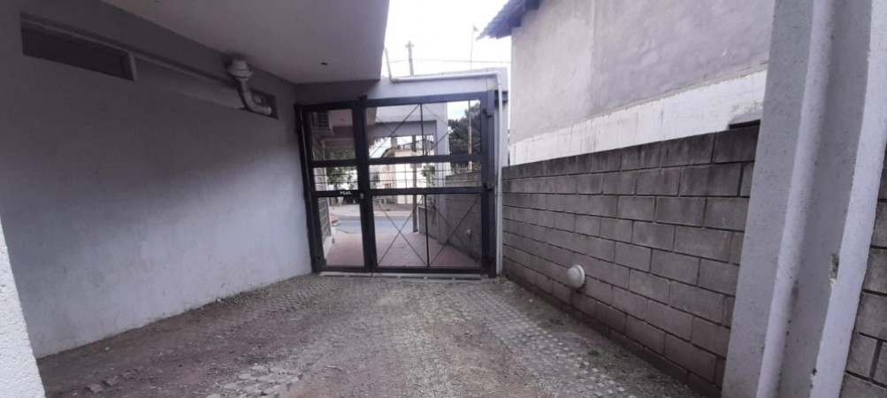 Departamento estilo duplex de 2 dormitorios. A una cuadra de Av. Carcano
