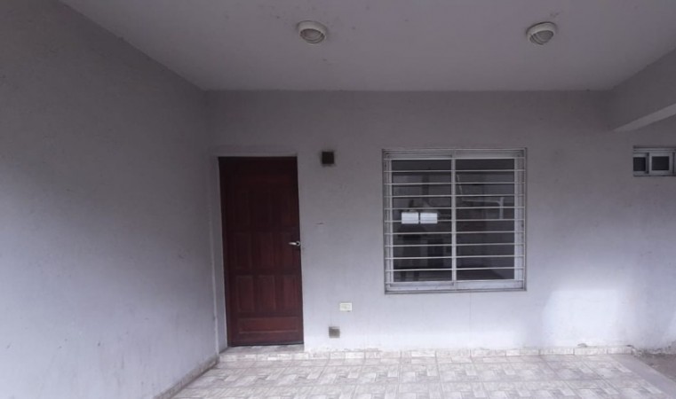 Departamento estilo duplex de 2 dormitorios. A una cuadra de Av. Carcano