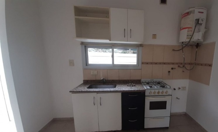 Departamento estilo duplex de 2 dormitorios. A una cuadra de Av. Carcano