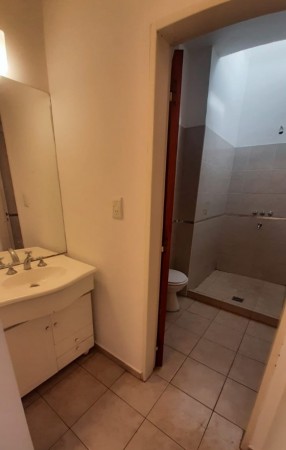 Departamento estilo duplex de 2 dormitorios. A una cuadra de Av. Carcano