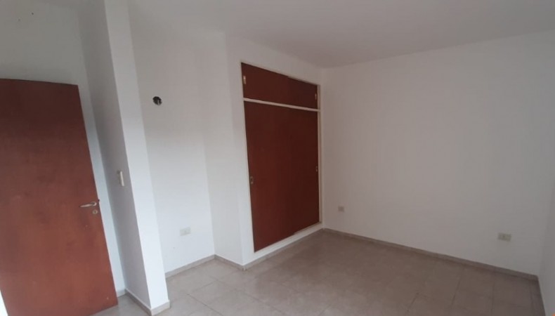 Departamento estilo duplex de 2 dormitorios. A una cuadra de Av. Carcano