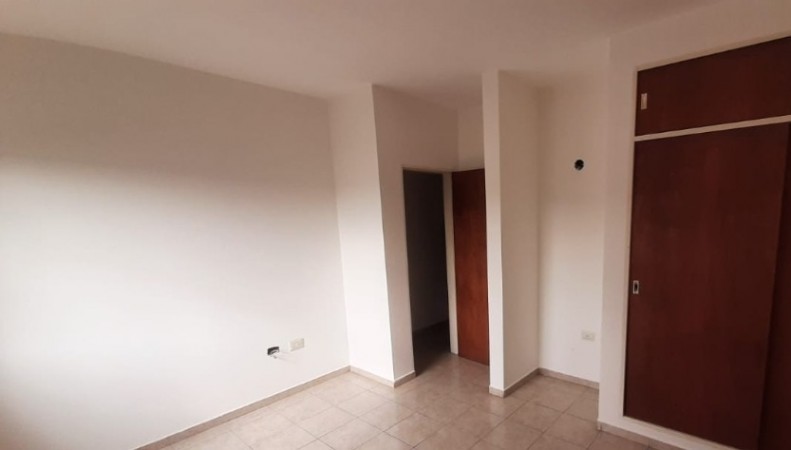 Departamento estilo duplex de 2 dormitorios. A una cuadra de Av. Carcano