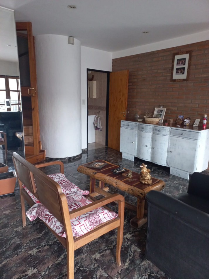 Imponente chalet ubicado en Villa del Lago, a pasos del puente en Ruta 38