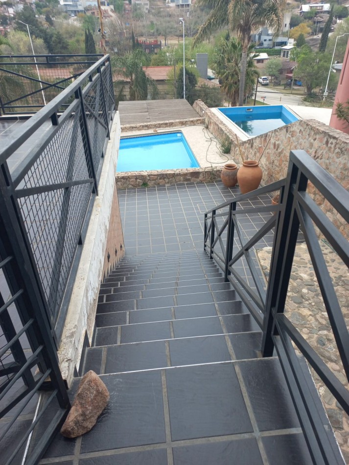Imponente chalet ubicado en Villa del Lago, a pasos del puente en Ruta 38
