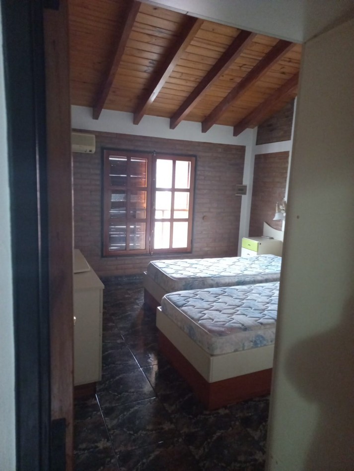 Imponente chalet ubicado en Villa del Lago, a pasos del puente en Ruta 38