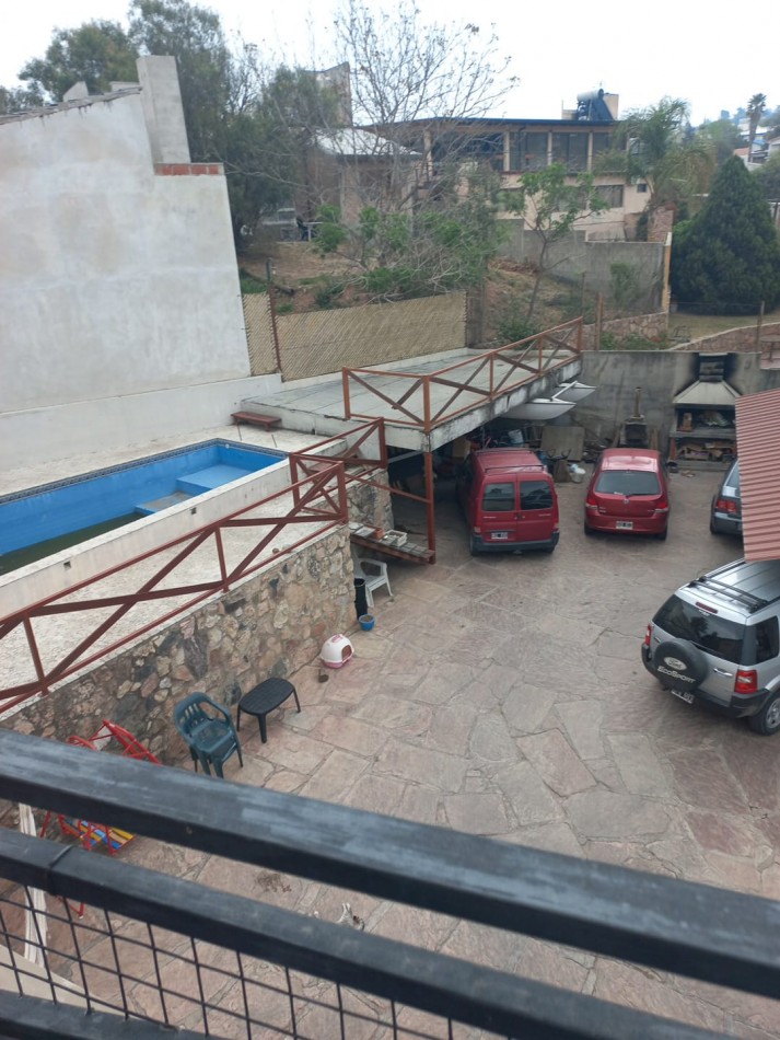 Imponente chalet ubicado en Villa del Lago, a pasos del puente en Ruta 38