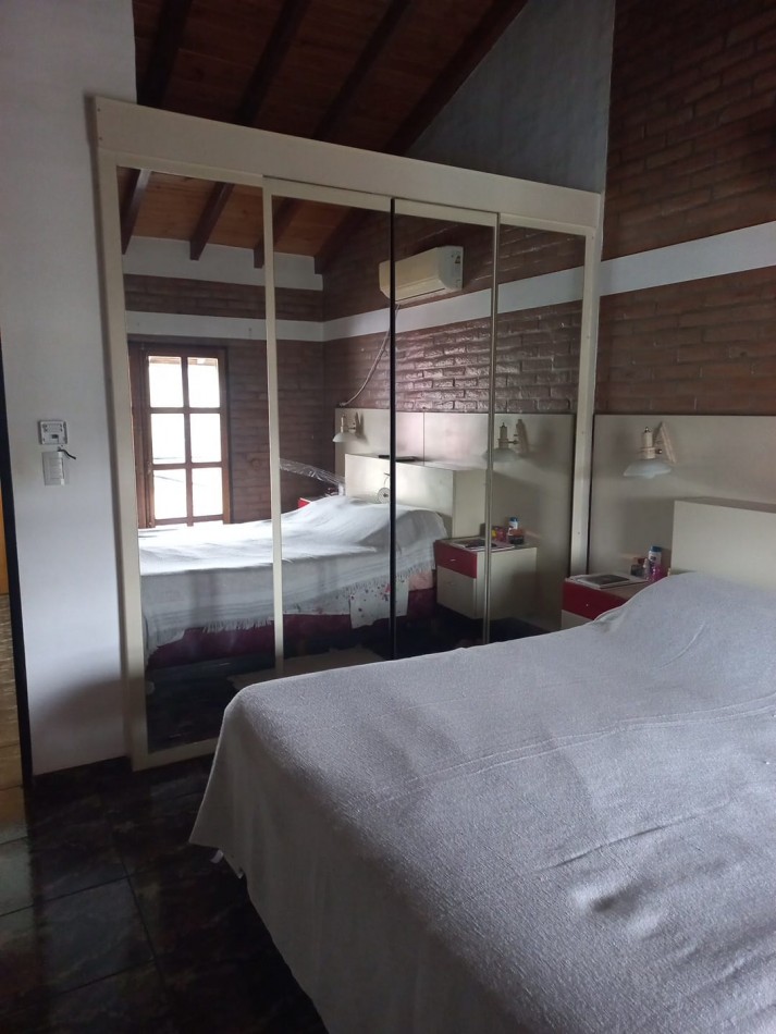 Imponente chalet ubicado en Villa del Lago, a pasos del puente en Ruta 38