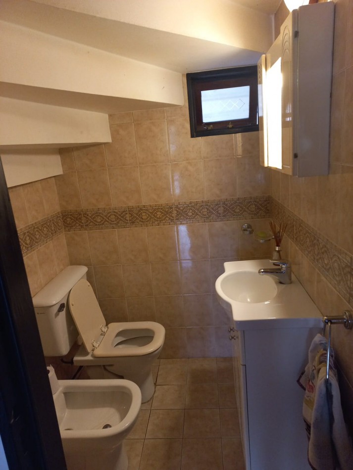 Imponente chalet ubicado en Villa del Lago, a pasos del puente en Ruta 38
