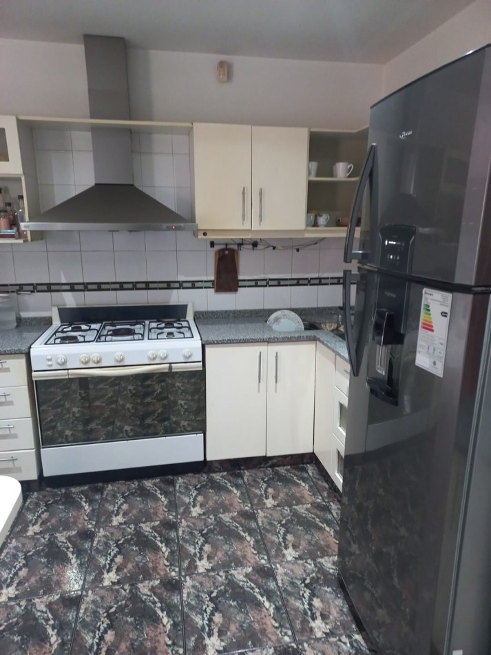 Imponente chalet ubicado en Villa del Lago, a pasos del puente en Ruta 38
