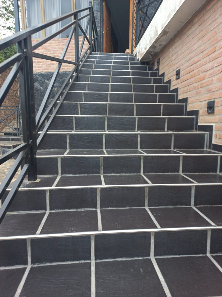 Imponente chalet ubicado en Villa del Lago, a pasos del puente en Ruta 38