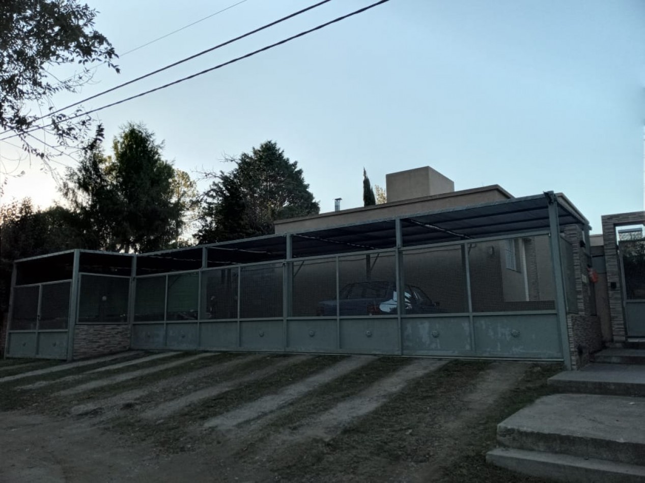 APTO CREDITO: CASA EN PH UBICADA EN SOLARES DE LAS ENSENADAS. A 3 CUADRAS DEL RIO Y A 3 DE PLAZA PRINCIPAL