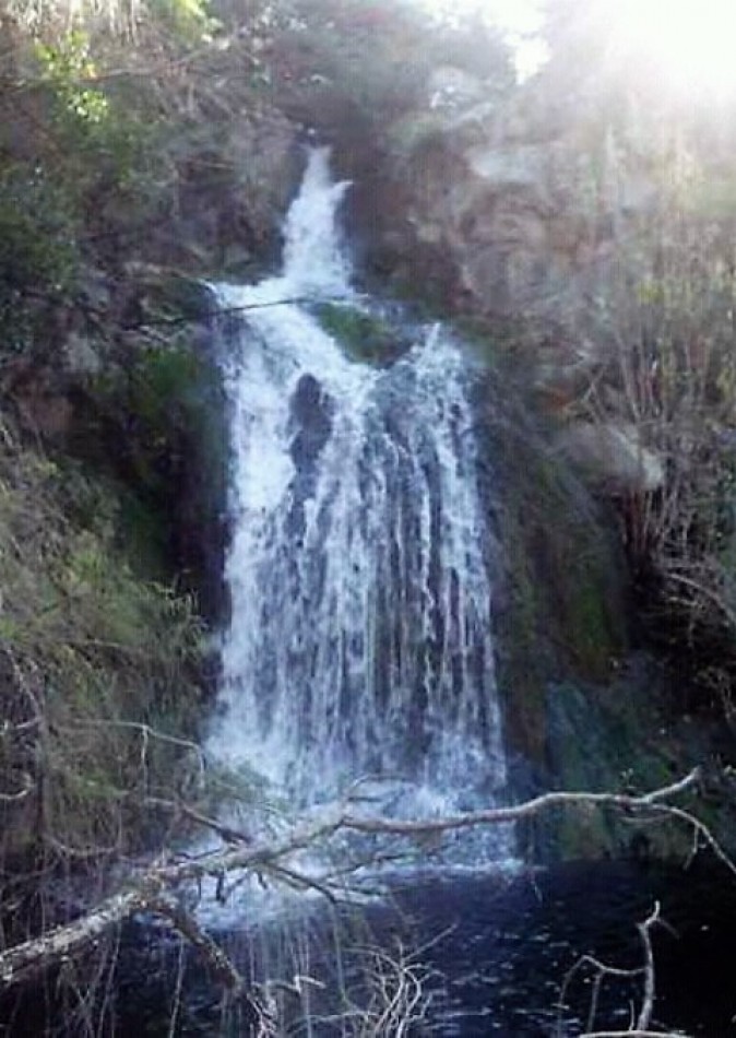 CAMPO DE 63 HECTAREAS EN VALLE HERMOSO CON FRENTE AL RIO