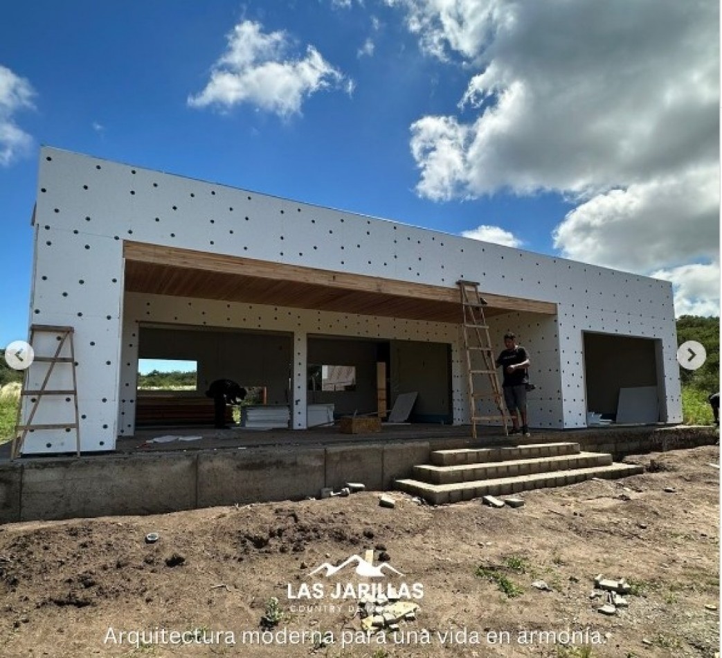 Casa de categoria en Las Jarillas, barrio privado con vista 360 grados a las sierras. Pre-venta
