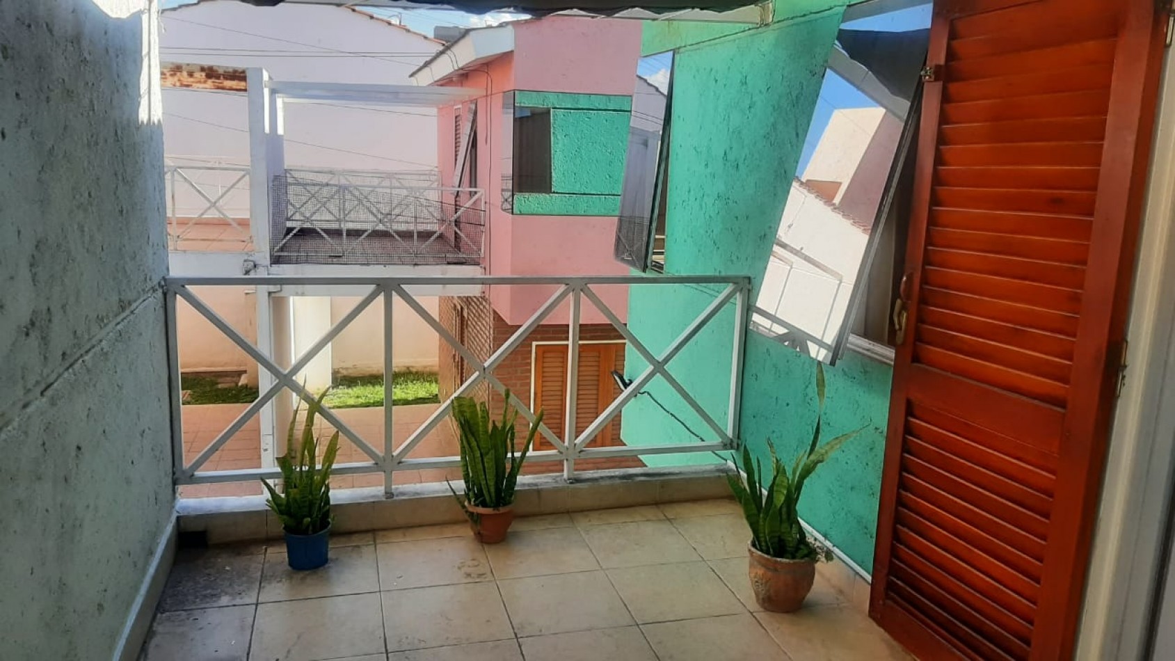 Duplex en complejo, ubicado en Villa Dominguez. Excelente ubicacion