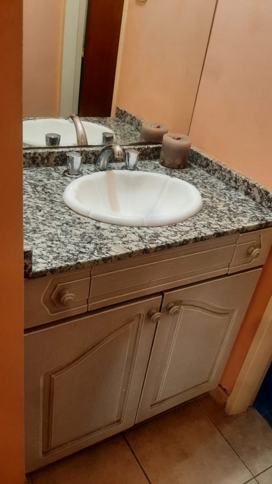 Duplex en complejo, ubicado en Villa Dominguez. Excelente ubicacion