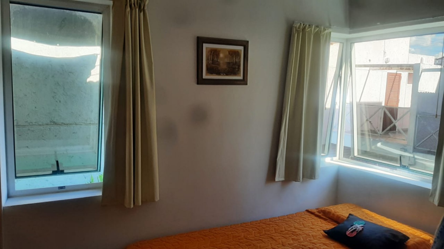 Duplex en complejo, ubicado en Villa Dominguez. Excelente ubicacion