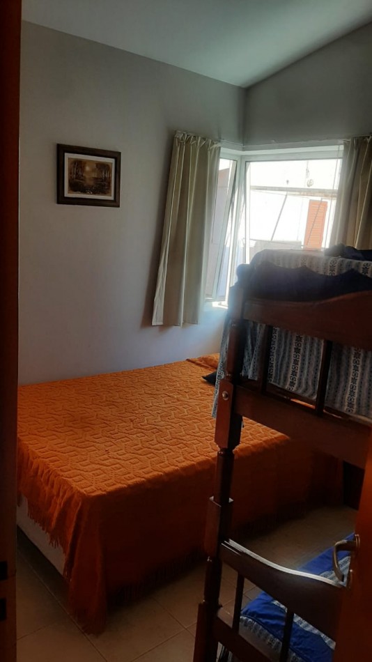 Duplex en complejo, ubicado en Villa Dominguez. Excelente ubicacion