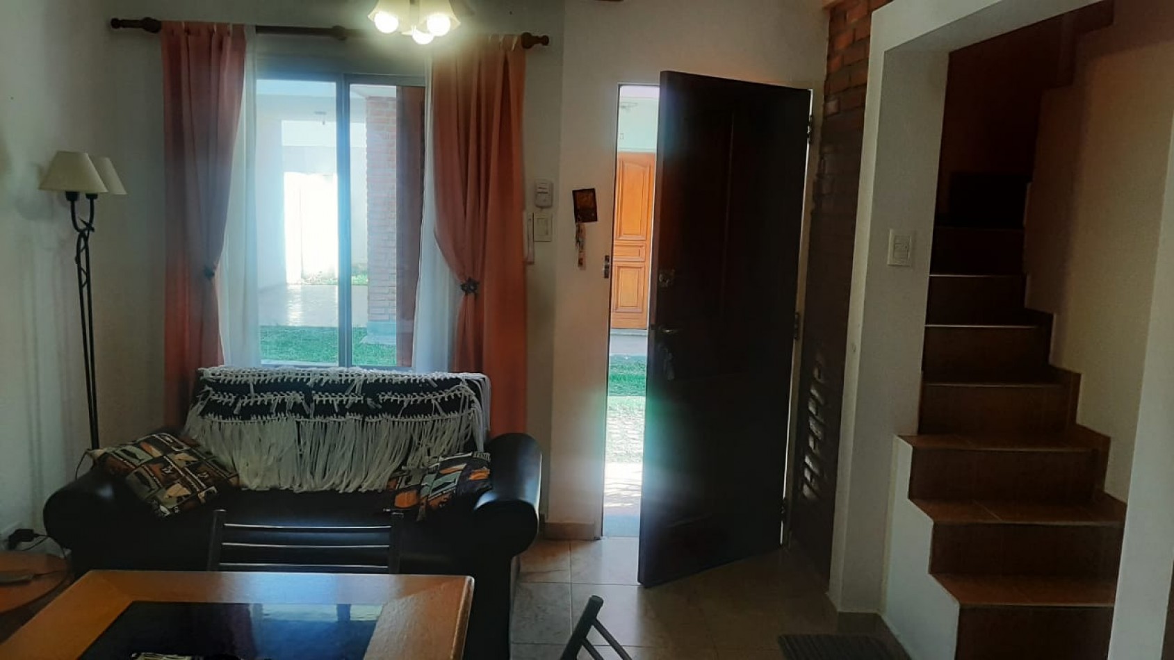 Duplex en complejo, ubicado en Villa Dominguez. Excelente ubicacion