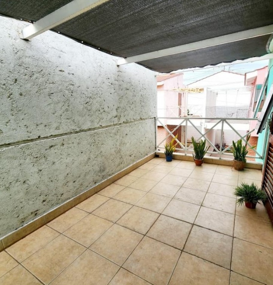 Duplex en complejo, ubicado en Villa Dominguez. Excelente ubicacion