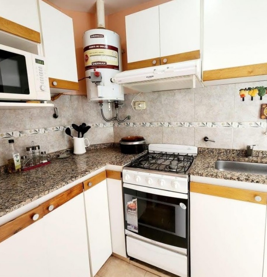 Duplex en complejo, ubicado en Villa Dominguez. Excelente ubicacion