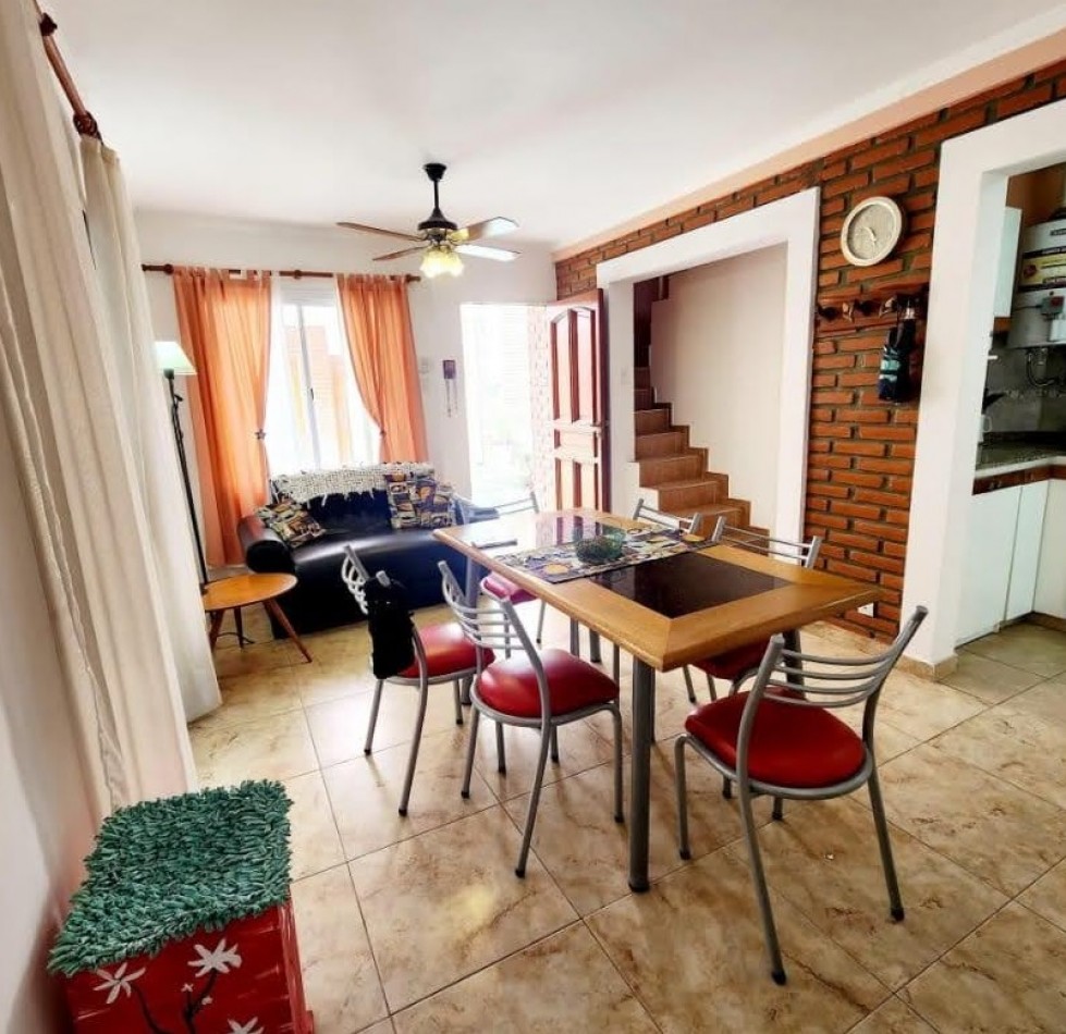 Duplex en complejo, ubicado en Villa Dominguez. Excelente ubicacion