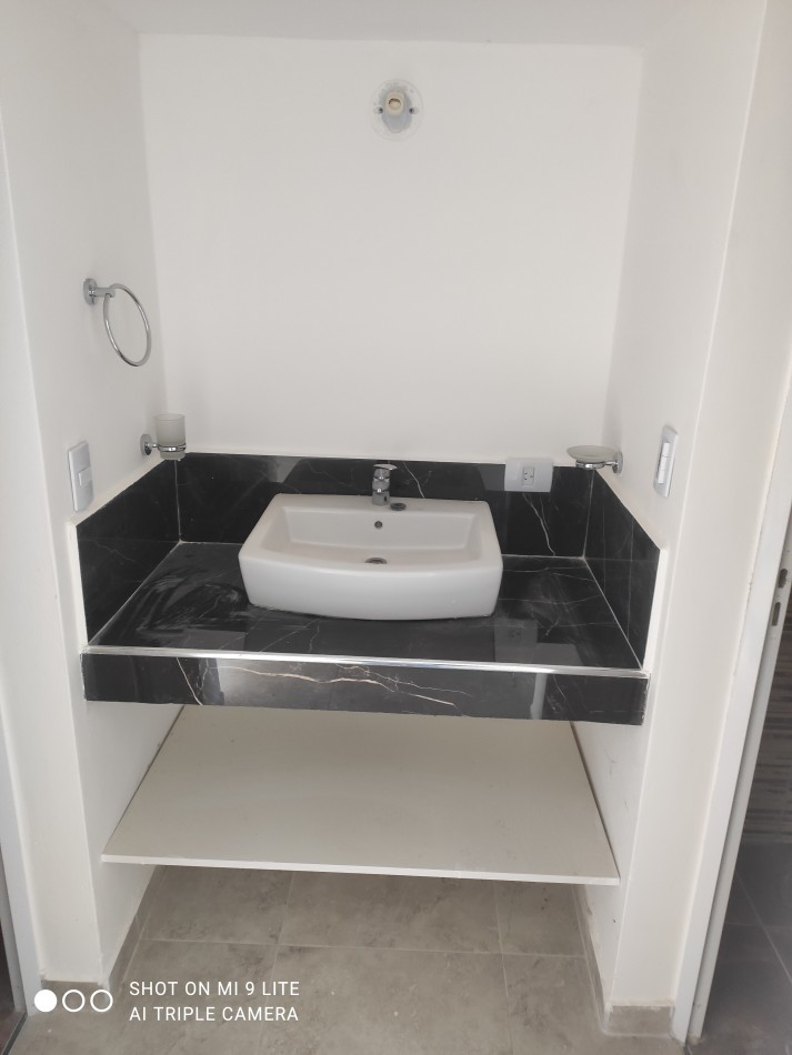 Departamento con Excelente balcon a 12 cuadras del Cucu