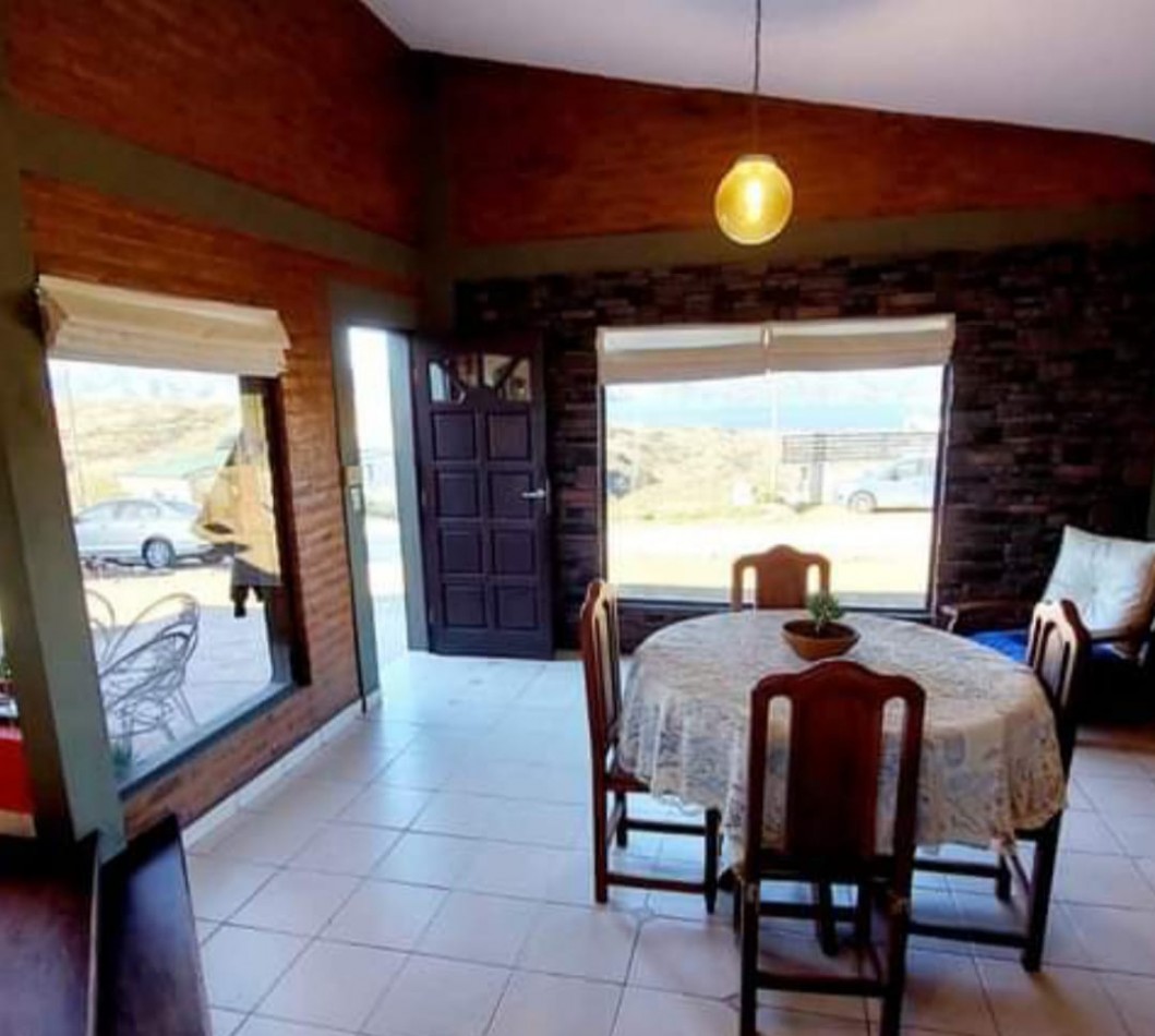 Casa de ensueño en Villa Parque San Miguel con vista al Lago San Roque